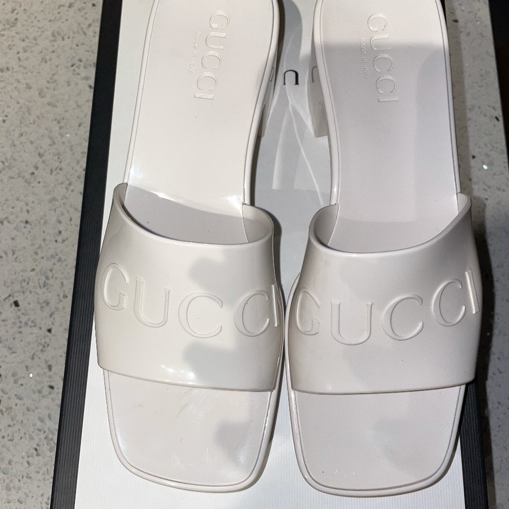 GUCCI SLIDES